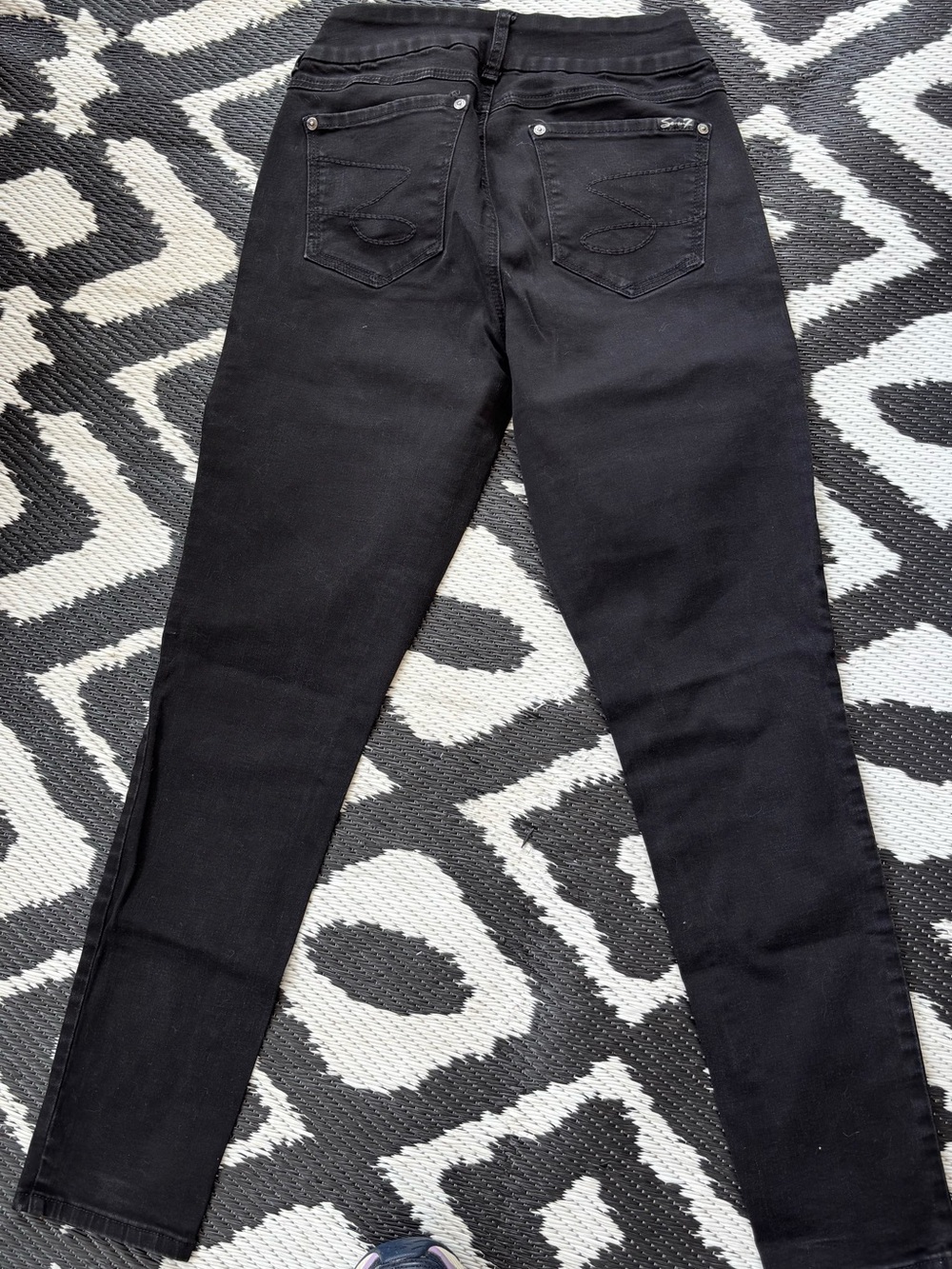 Seven7 Black Skinny Jeans for Women - Classic Five-Pocket